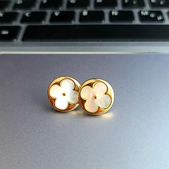 Flower earrings - Picture 3 of 7